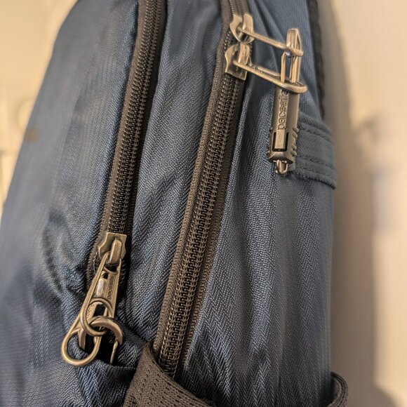 PACSAFE travel daypack main image 5